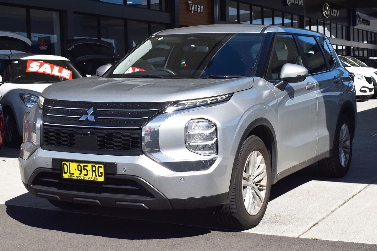 2024 Mitsubishi Outlander ES ZM