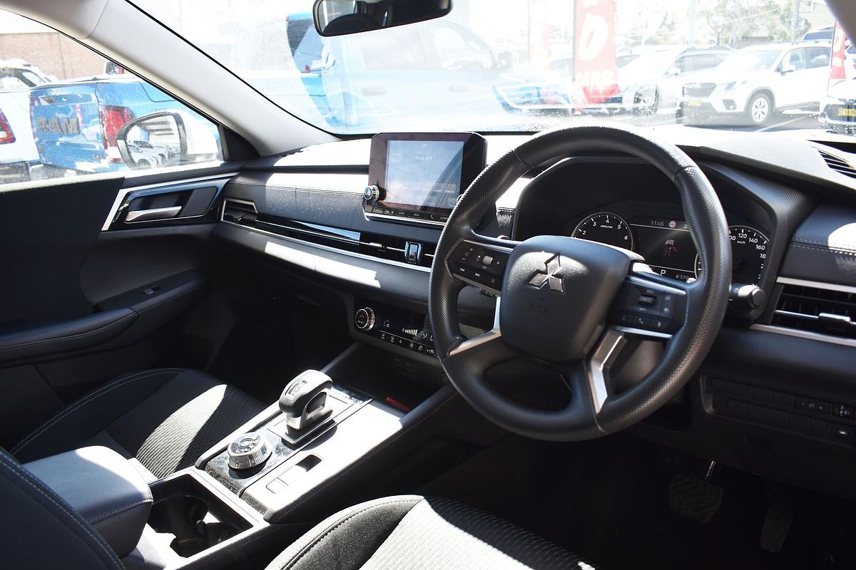 2024 Mitsubishi Outlander ES ZM