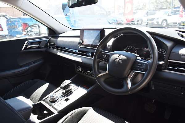 2024 Mitsubishi Outlander ES ZM