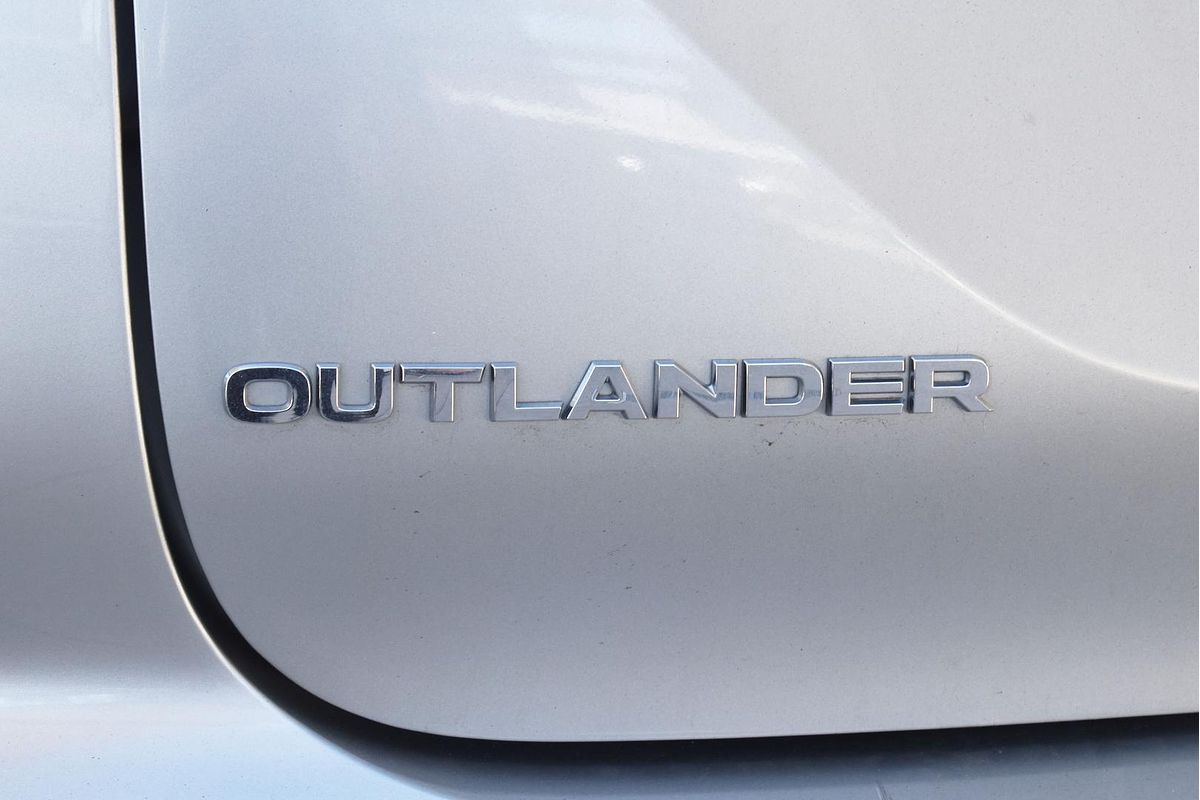 2024 Mitsubishi Outlander ES ZM