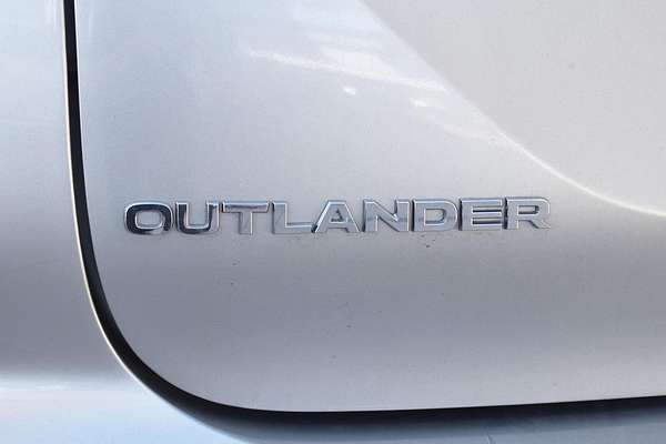 2024 Mitsubishi Outlander ES ZM