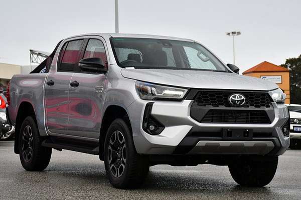 2025 Toyota Hilux SR5 48V GUN126R 4X4