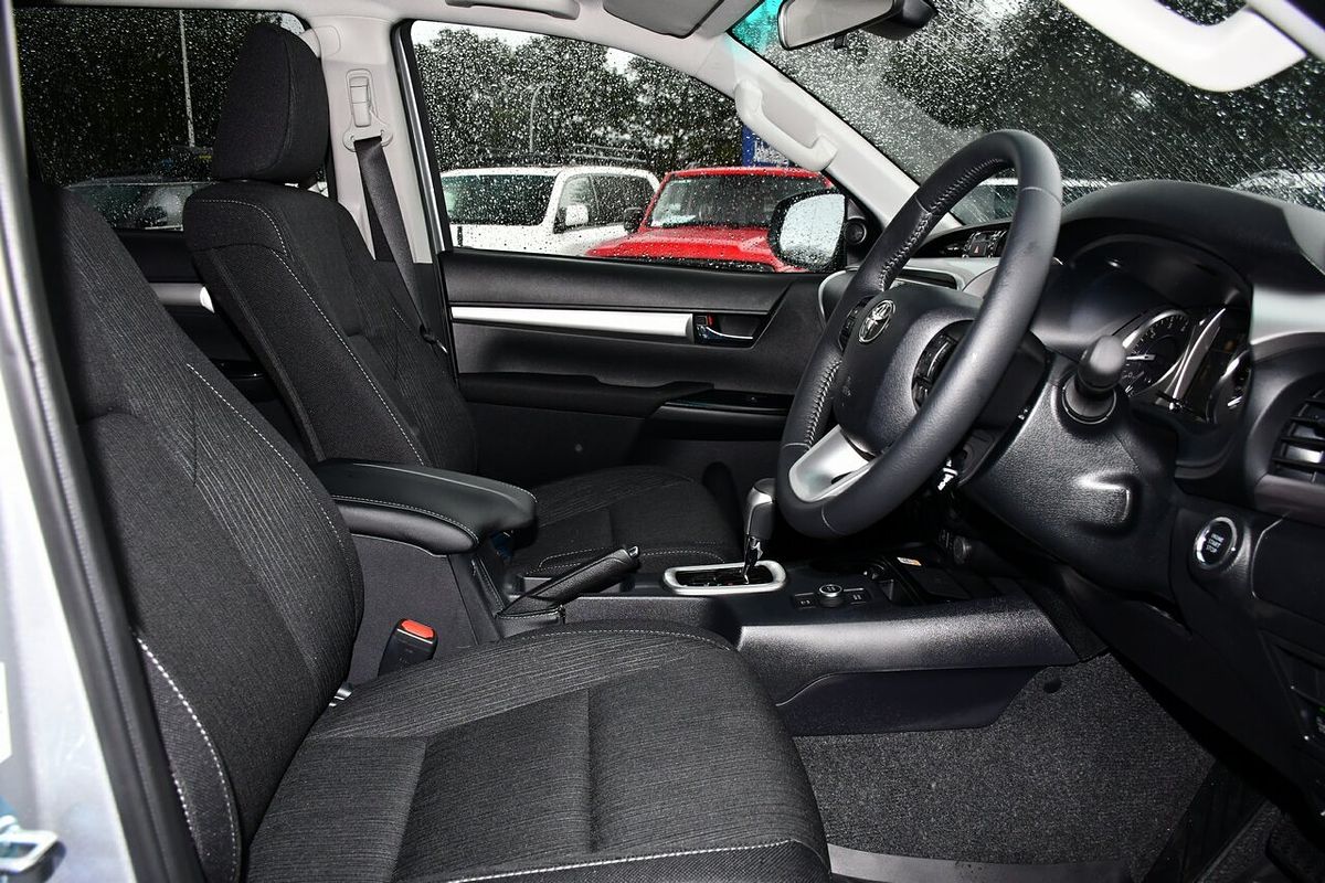 2025 Toyota Hilux SR5 48V GUN126R 4X4