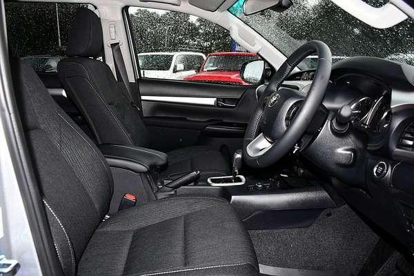 2025 Toyota Hilux SR5 48V GUN126R 4X4