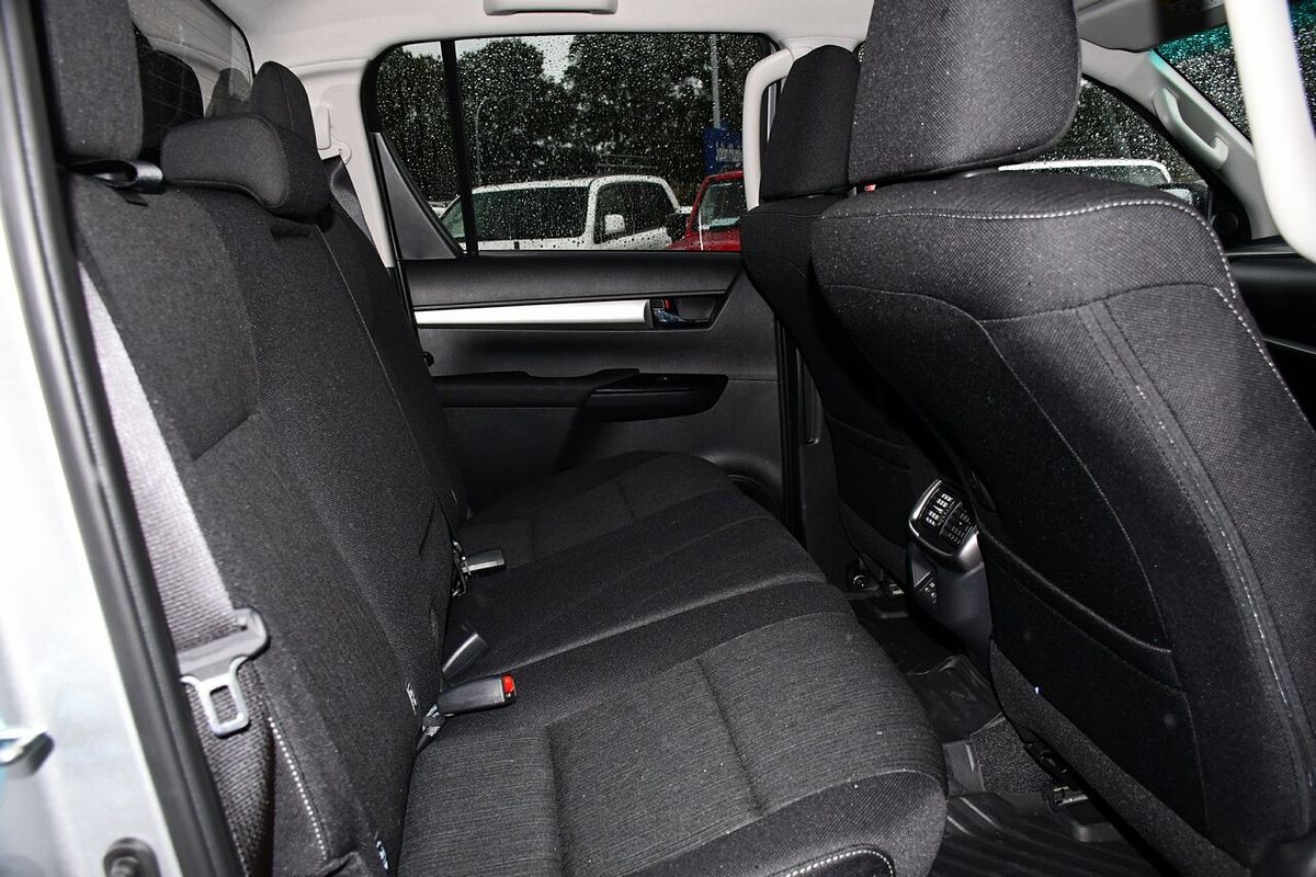 2025 Toyota Hilux SR5 48V GUN126R 4X4
