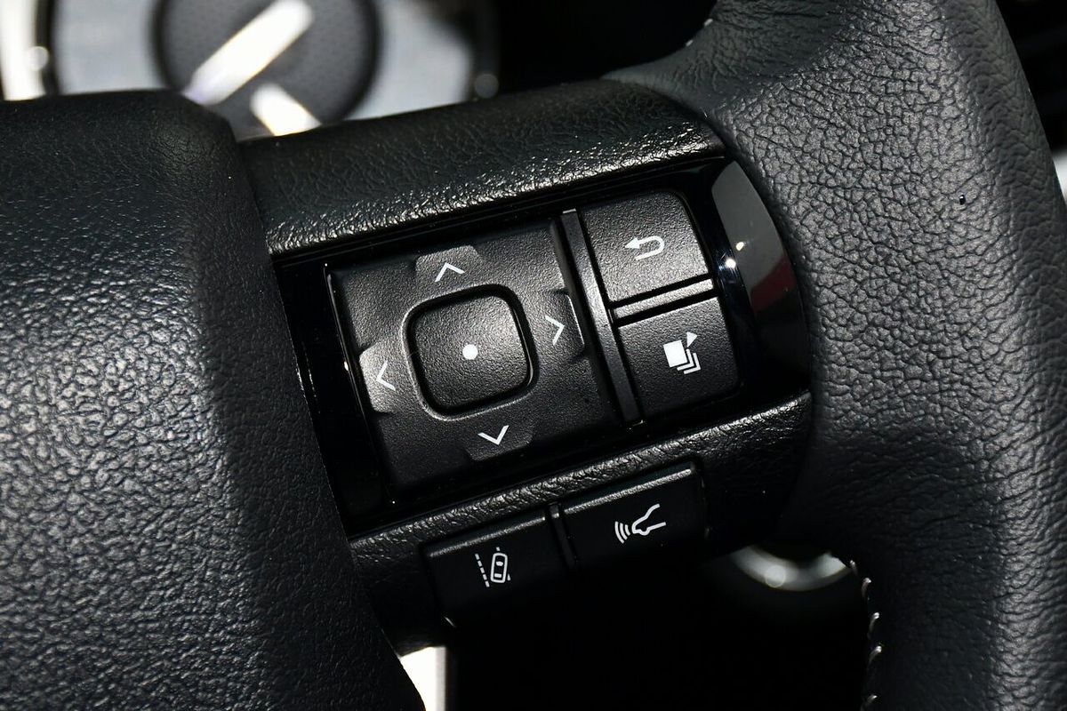 2025 Toyota Hilux SR5 48V GUN126R 4X4