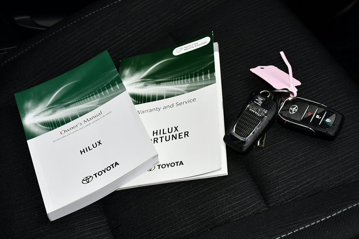 2025 Toyota Hilux SR5 48V GUN126R 4X4