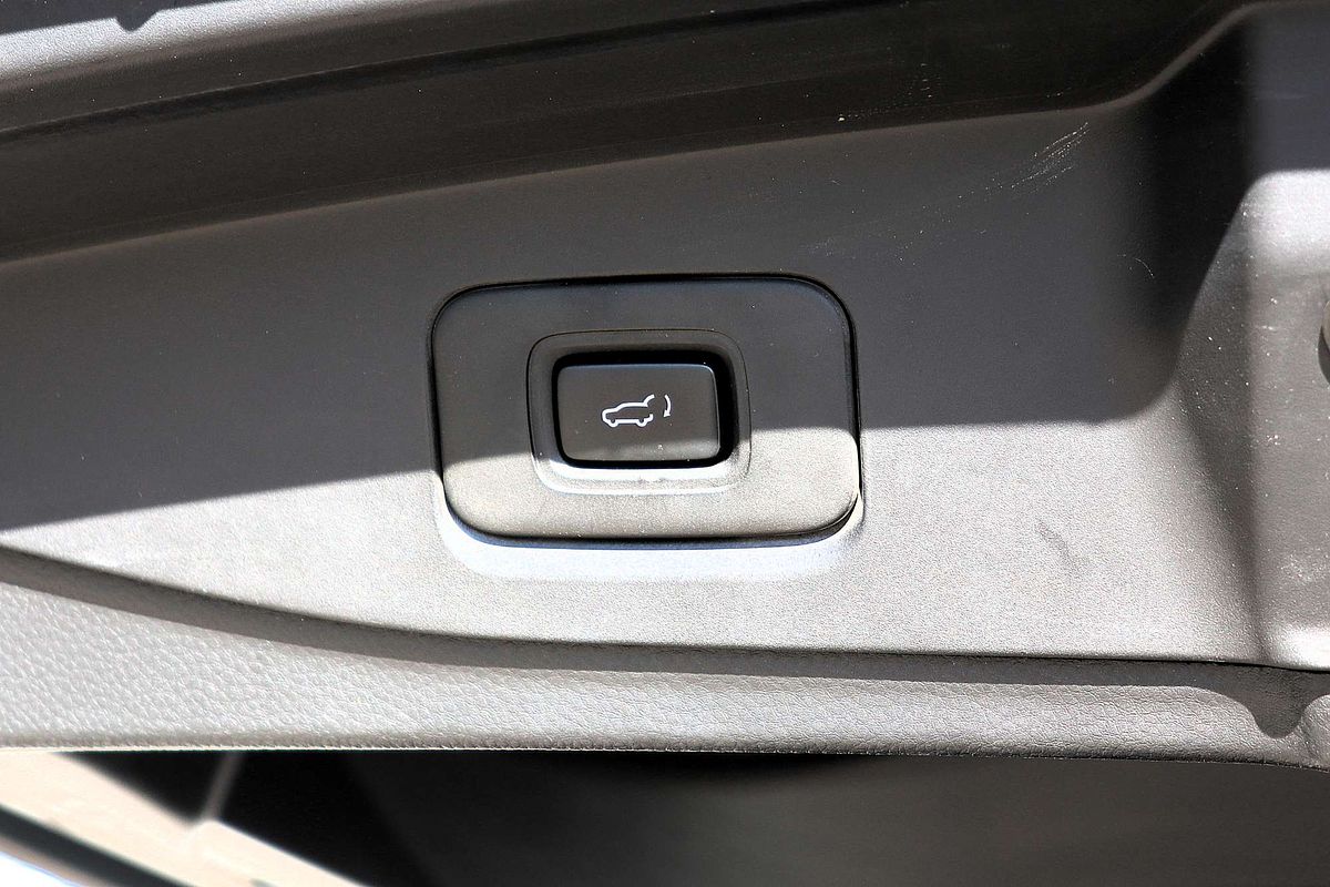 2023 Isuzu MU-X LS-T