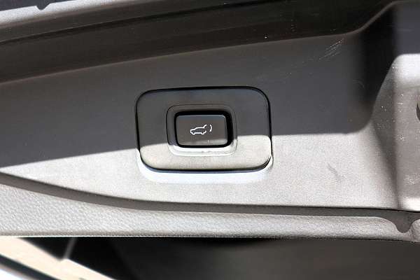 2023 Isuzu MU-X LS-T