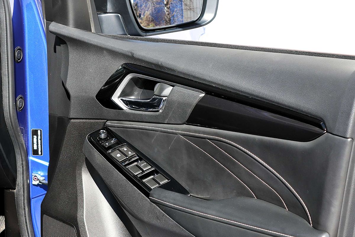 2023 Isuzu MU-X LS-T