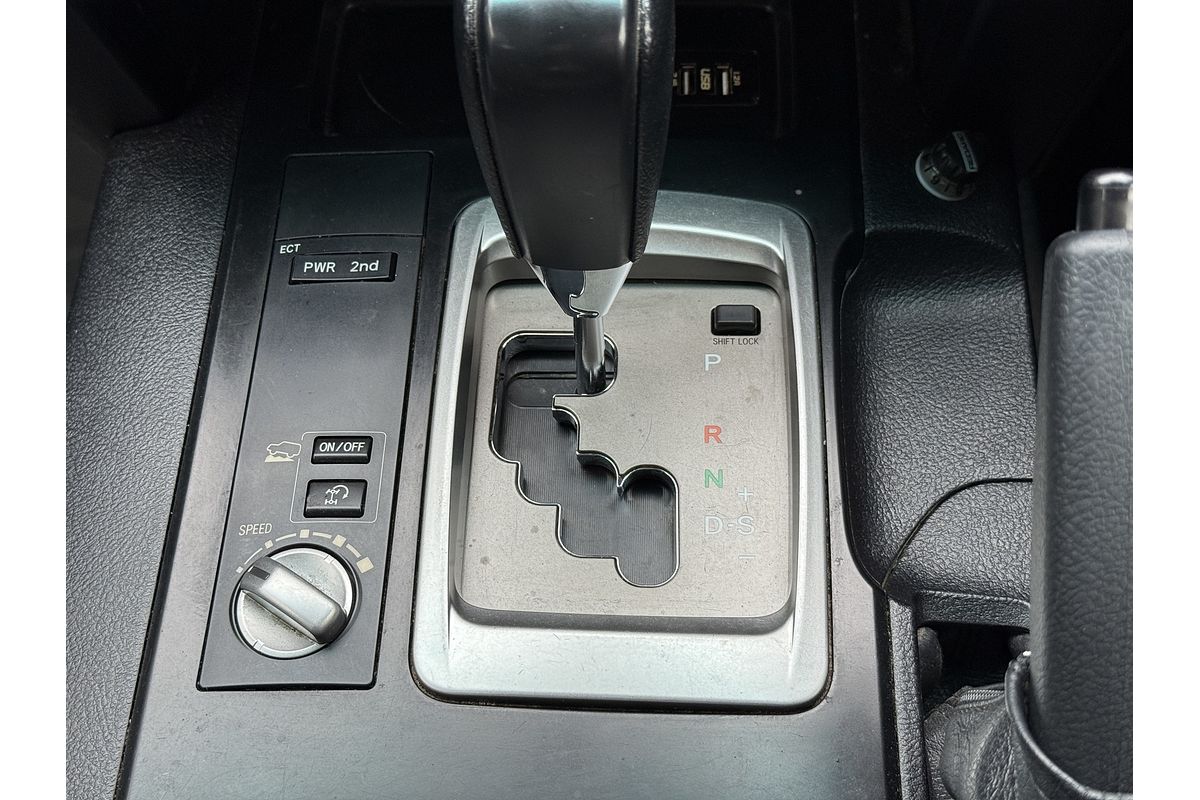 2013 Toyota Landcruiser GXL VDJ200R