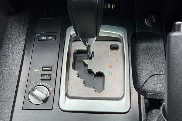 2013 Toyota Landcruiser GXL VDJ200R
