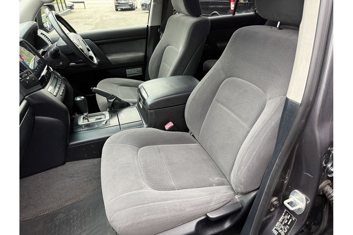 2013 Toyota Landcruiser GXL VDJ200R