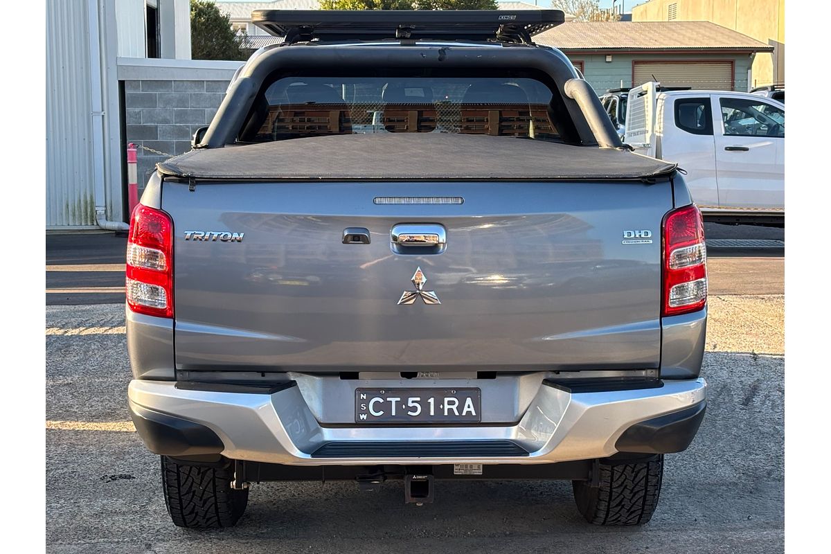 2017 Mitsubishi M Exceed MQ