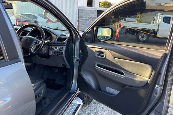 2017 Mitsubishi M Exceed MQ