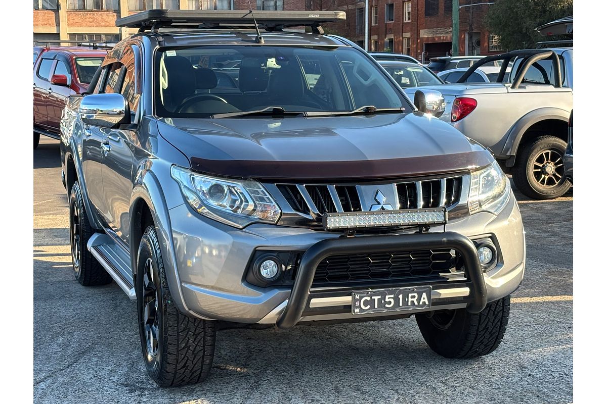 2017 Mitsubishi M Exceed MQ