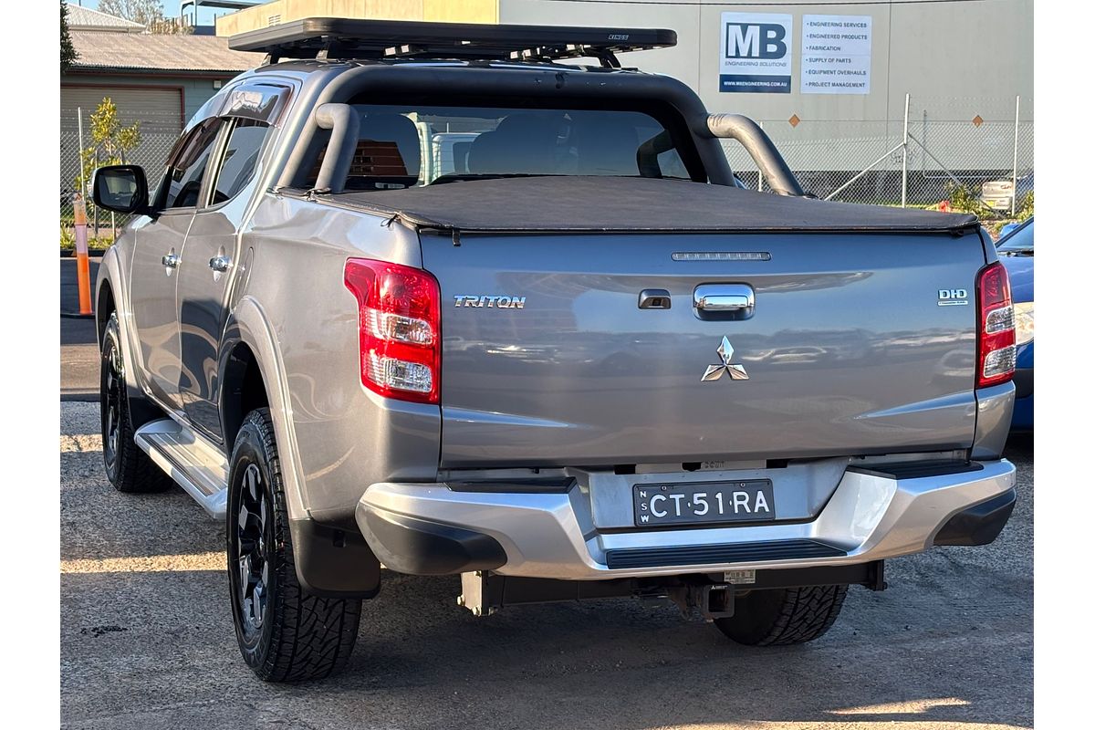 2017 Mitsubishi M Exceed MQ
