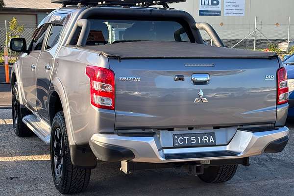 2017 Mitsubishi M Exceed MQ