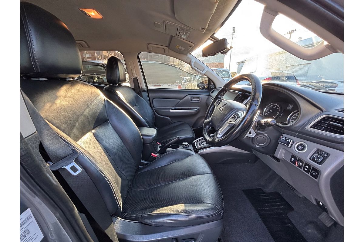 2017 Mitsubishi M Exceed MQ