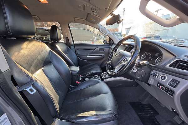 2017 Mitsubishi M Exceed MQ