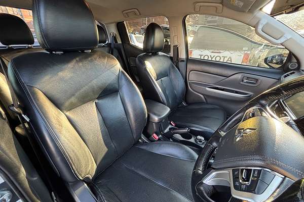 2017 Mitsubishi M Exceed MQ