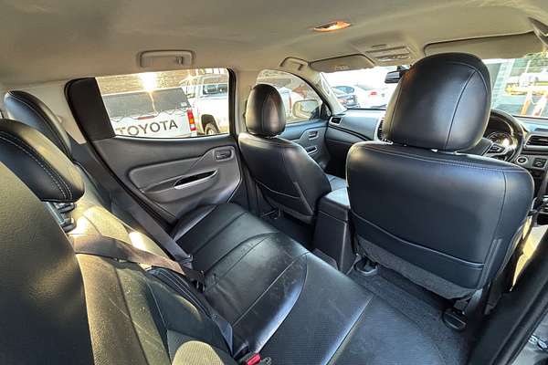 2017 Mitsubishi M Exceed MQ