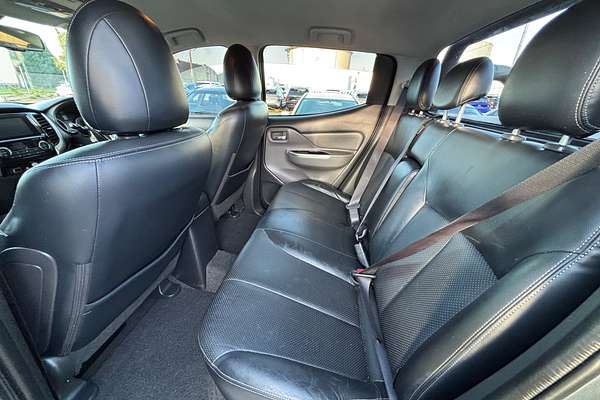 2017 Mitsubishi M Exceed MQ
