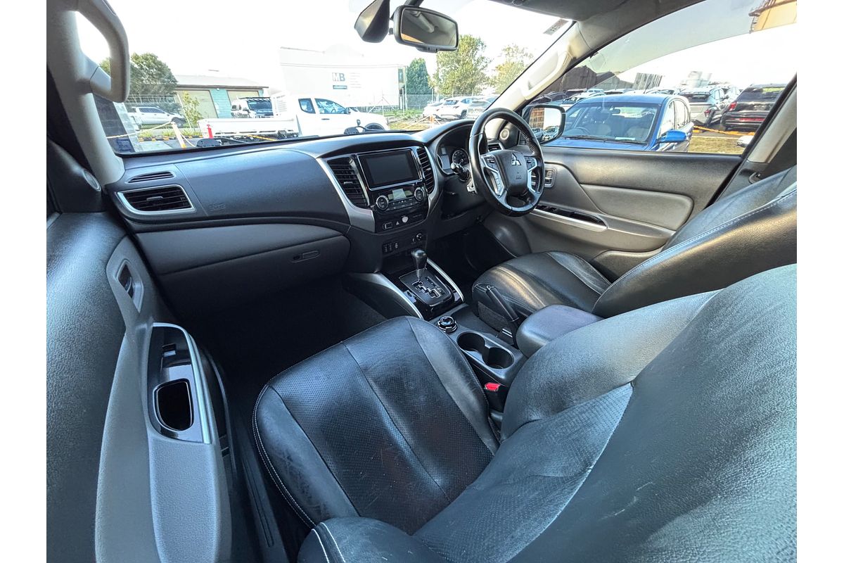 2017 Mitsubishi M Exceed MQ