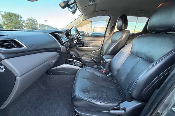 2017 Mitsubishi M Exceed MQ