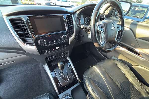 2017 Mitsubishi M Exceed MQ