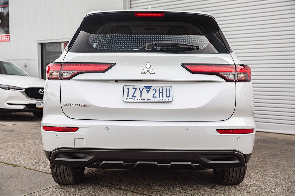 2024 Mitsubishi Outlander ES ZM