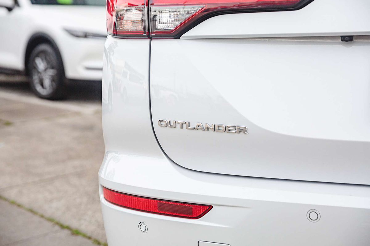 2024 Mitsubishi Outlander ES ZM