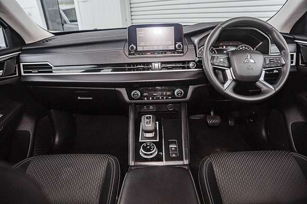 2024 Mitsubishi Outlander ES ZM
