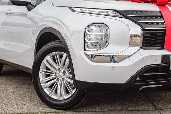 2024 Mitsubishi Outlander ES ZM