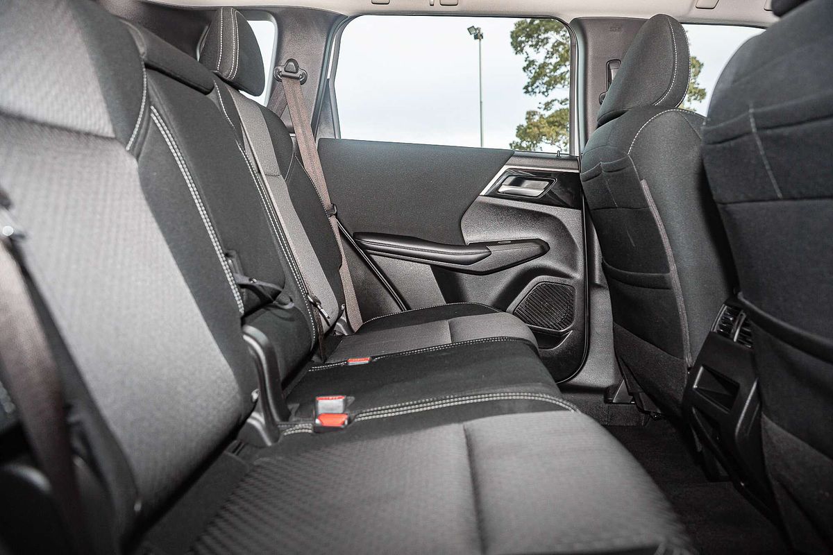 2024 Mitsubishi Outlander ES ZM