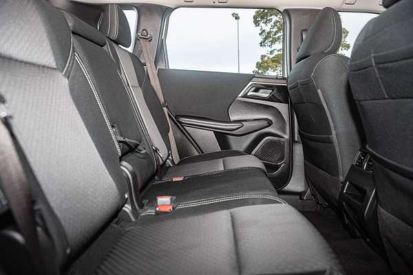 2024 Mitsubishi Outlander ES ZM