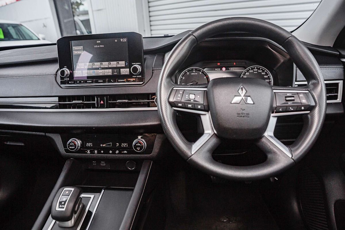 2024 Mitsubishi Outlander ES ZM