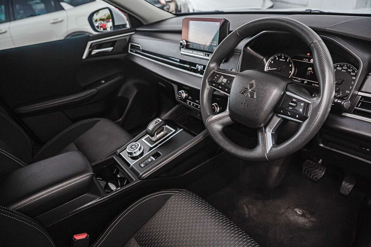 2024 Mitsubishi Outlander ES ZM
