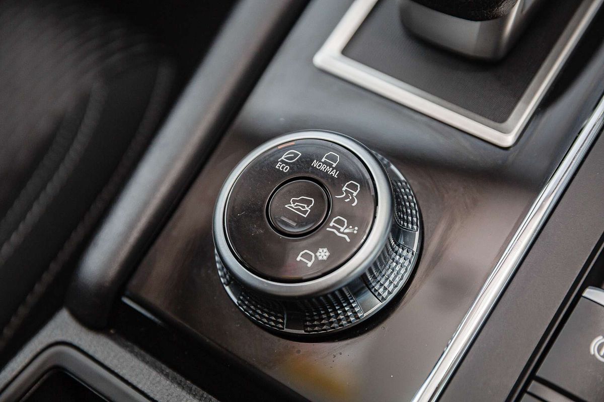 2024 Mitsubishi Outlander ES ZM
