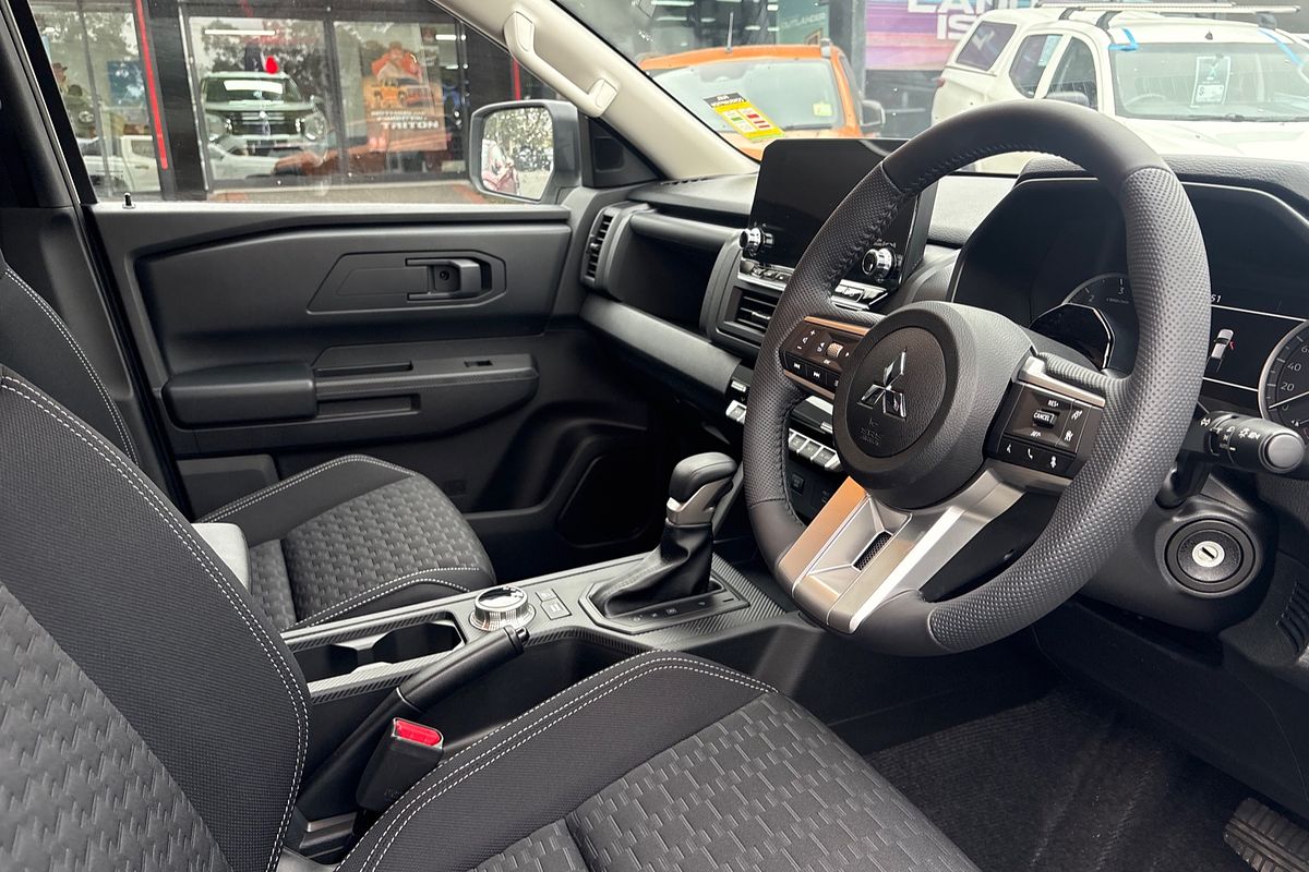 2025 Mitsubishi Triton GLX-R MV 4X4