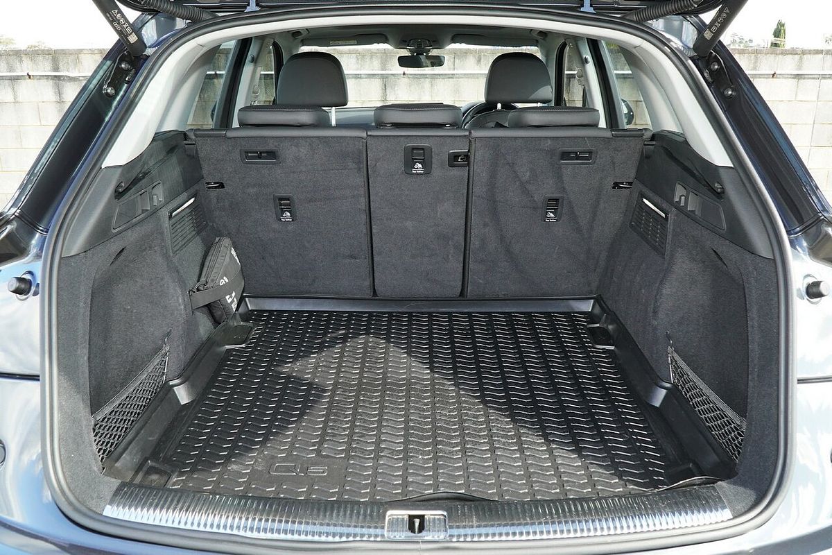 2023 Audi Q5 40 TDI FY