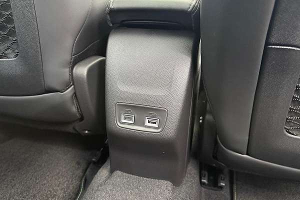 2025 Peugeot 2008 GT Hybrid P24