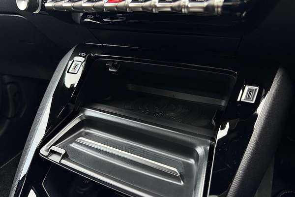 2025 Peugeot 2008 GT Hybrid P24