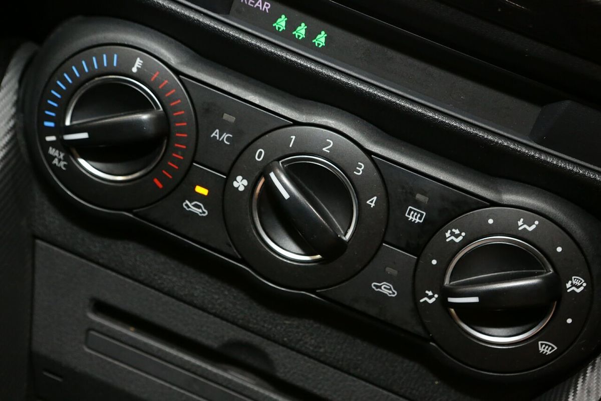 2015 Mazda 2 Maxx DJ Series