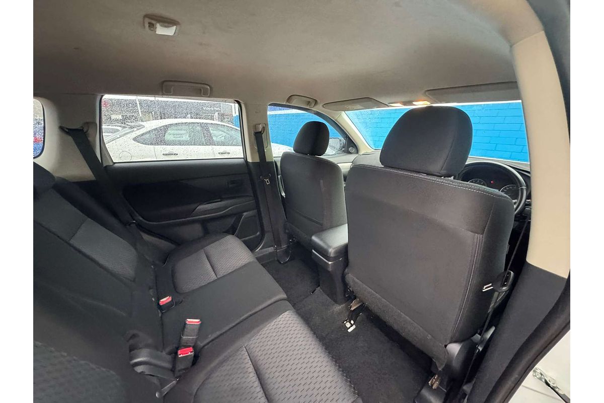 2014 Mitsubishi Outlander ES ZJ
