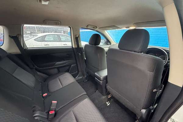 2014 Mitsubishi Outlander ES ZJ