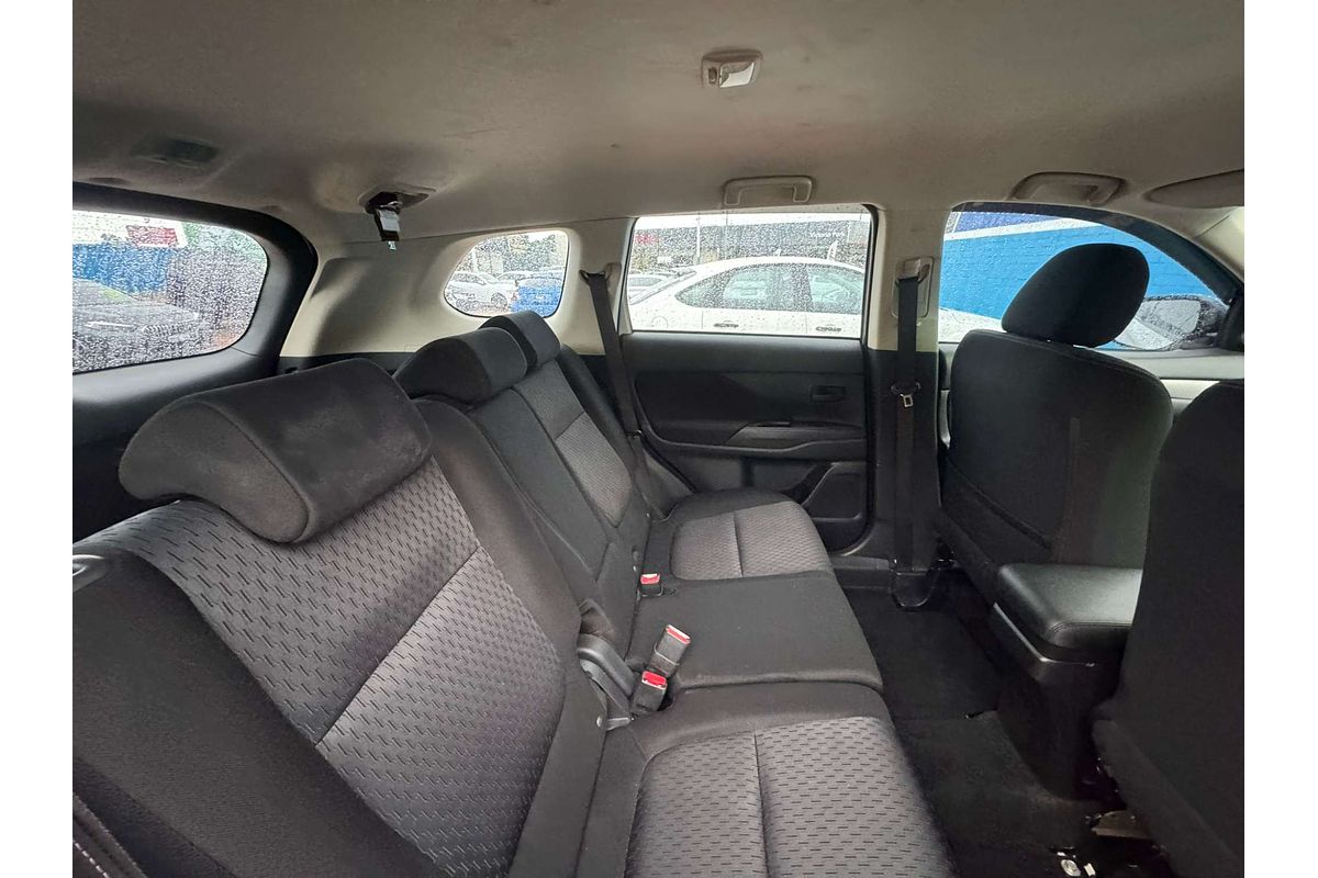 2014 Mitsubishi Outlander ES ZJ