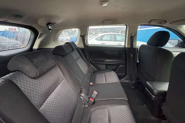 2014 Mitsubishi Outlander ES ZJ
