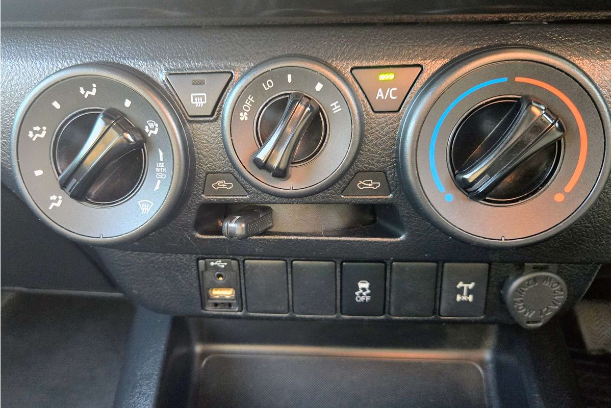 2018 Toyota Hilux SR GUN126R 4X4