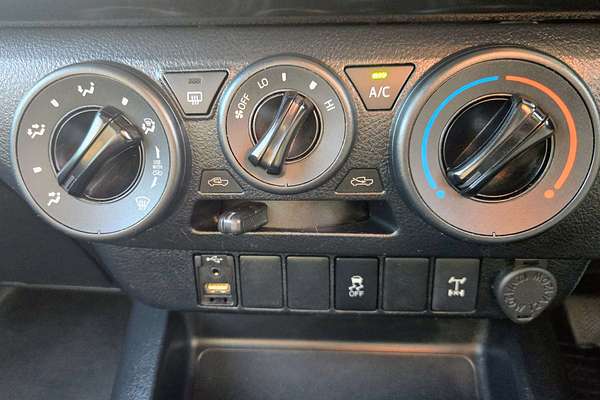 2018 Toyota Hilux SR GUN126R 4X4